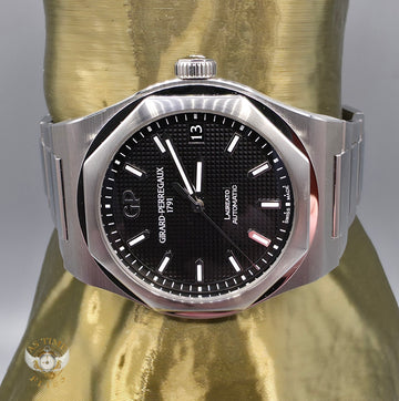 Girard-Perregaux Laureato Ref. 81010-11-631-11A